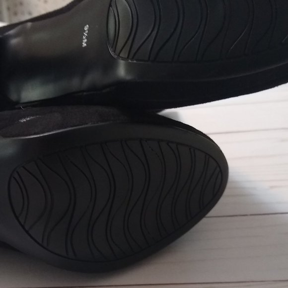 NWOT Impo Black Faux Suede Anke Booties Size 9.5. - Picture 5 of 6